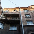 Полуживой дом на Петроградке