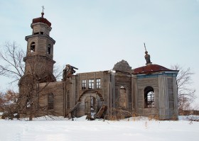 Заброшенная деревянная церковь в селе Кашинка