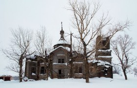 Деревянный храм в селе Большие Меми