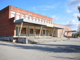 Здание торгового центра в посёлке Архангельское