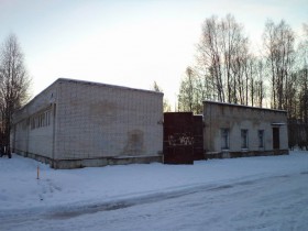 Здание военторга в военном городке в городе Лодейное Поле