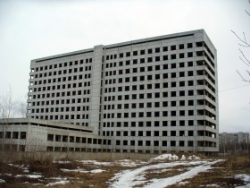 Недостроенный больничный комплекс