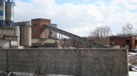 Заброшенный корпус бетонного завода
