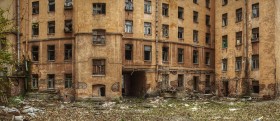 Сгоревший жилой дом возле метро «Горьковская»