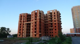 Недостроенный жилой дом на улице Годовикова