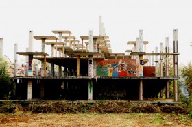 Недостроенный гаражный комплекс в Дегунино