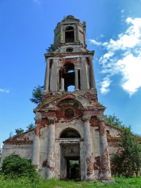 Церковь Никиты Мученика в селе Лозьево