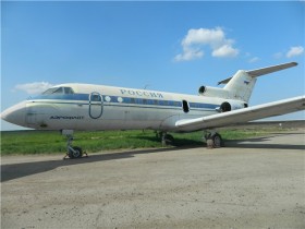 Стоянка самолетов Як-40