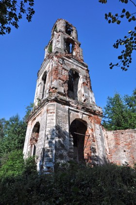 Колокольня Владимирской церкви в селе Толстиково