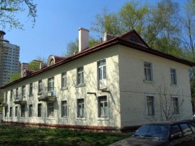 Двухэтажный дом посёлка МЗРТА