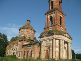 Неизвестная церковь в селе Пирогово