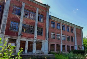 Неполная средняя школа в посёлке Петровский