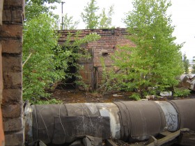Заброшенный корпус завода «Красный Химик»