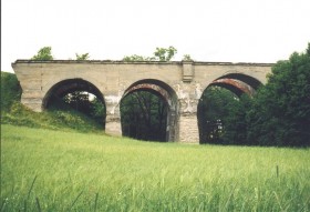 Пара железнодорожных мостов через реку Bludzia