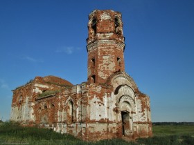 Свято-Троицкая церковь в селе Островное