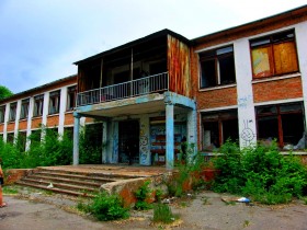 Школа в посёлке Гранный