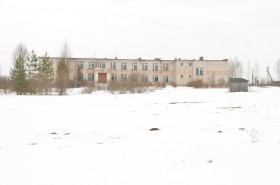 Школа в поселке Семёновском