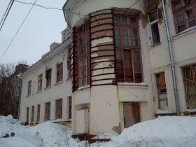 Здание бывшей больницы
