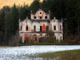 Villa de Vecchi «Особняк с привидениями»