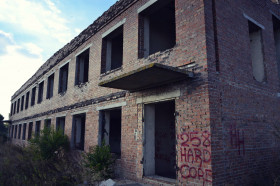 Руины авторемонтного завода в Чалтыре
