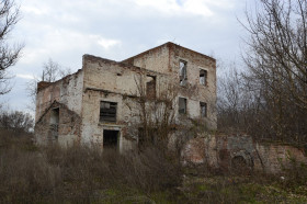 Руины воинской части