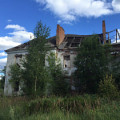 Руины в посёлке Лужки