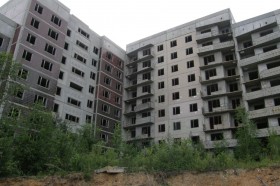 Недостроенные жилые дома в Кировграде