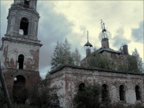 Заброшенная церковь в Стоянцах