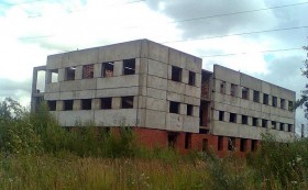 Недостроенный корпус кирпичного завода
