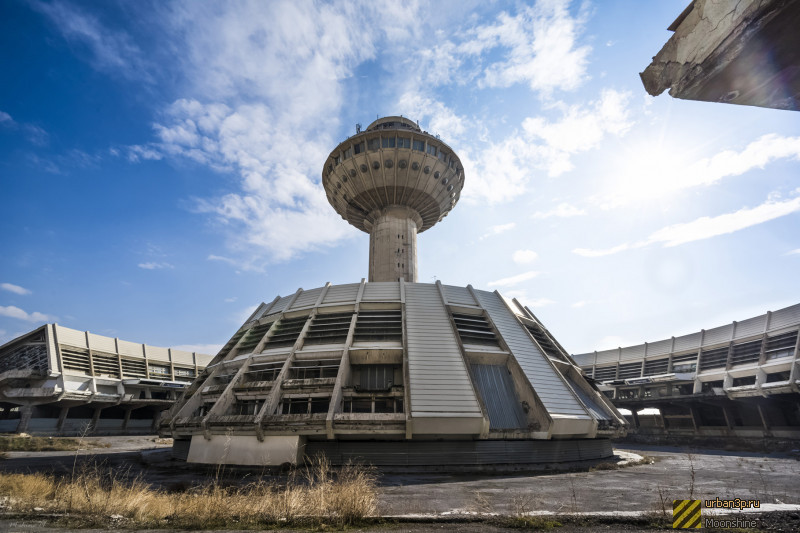Сайт аэропорта звартноц. Международный аэропорт Ереван Звартноц. Заброшенный аэропорт Ереван. Терминал аэропорт Звартноц. Аэропорт Армения Звартноц заброшенный.