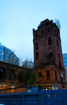 Производственный корпус с водонапорной башней бывшего завода « Вулкан»