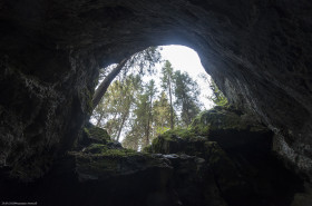 Пещера в камне Гардым