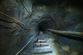 Заброшенные выработки кварцевого рудника