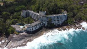 Отель на острове Маэ