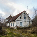 Здание начальной школы поселка Ельники