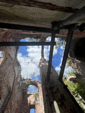 Руины Преображенской церкви в Есеновичах