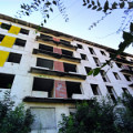 Жёлтая пятиэтажка в городе Рудный