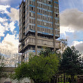 Полузаброшенное офисное здание