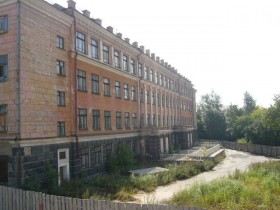 Заброшенная школа и кировский районный суд