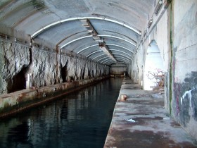 База подводных лодок в горе