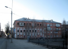 Полузаброшенный дом на Жуковского