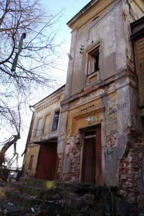 Старинный дом дореволюционной постройки