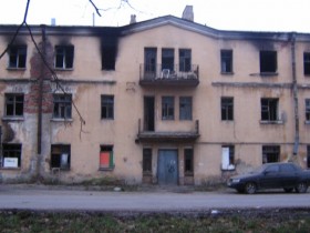 Сгоревший дом на Славе