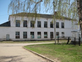 Заброшенная школа в селе Рождествено