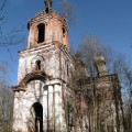 Заброшенная церковь в поселке Турны