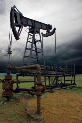 Заброшенный нефтяной станок-качалка