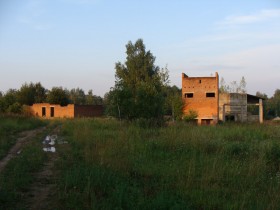 Недостроенная школа в селе Ершичи