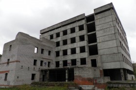 Недостроенный корпус больницы №5