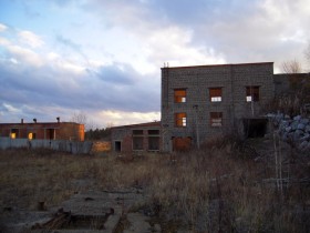 Заброшенные помещения возле Крылосовского карьера