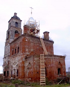 Церковь Василия Великого в селе Деревни